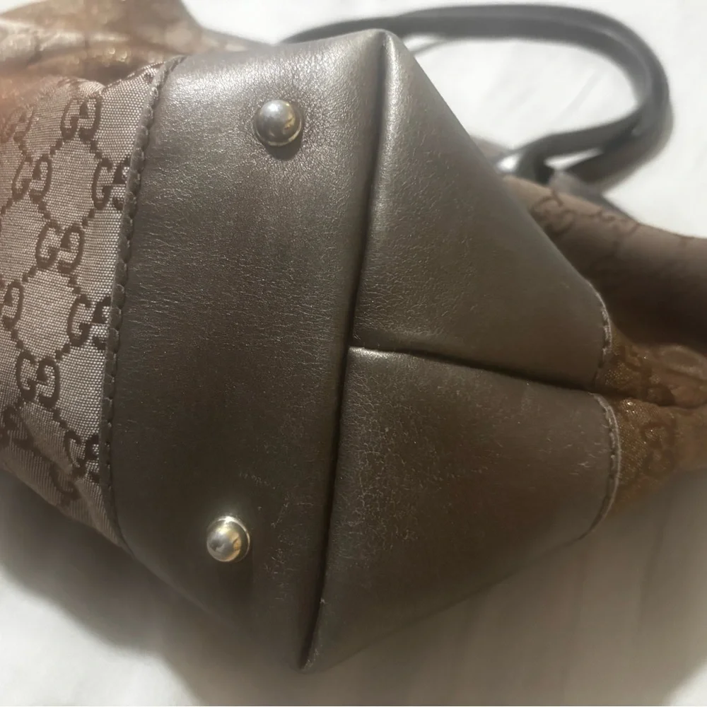 Gucci Brown GG Canvas Tote with Gold Heart Charm - Picture 5 of 10